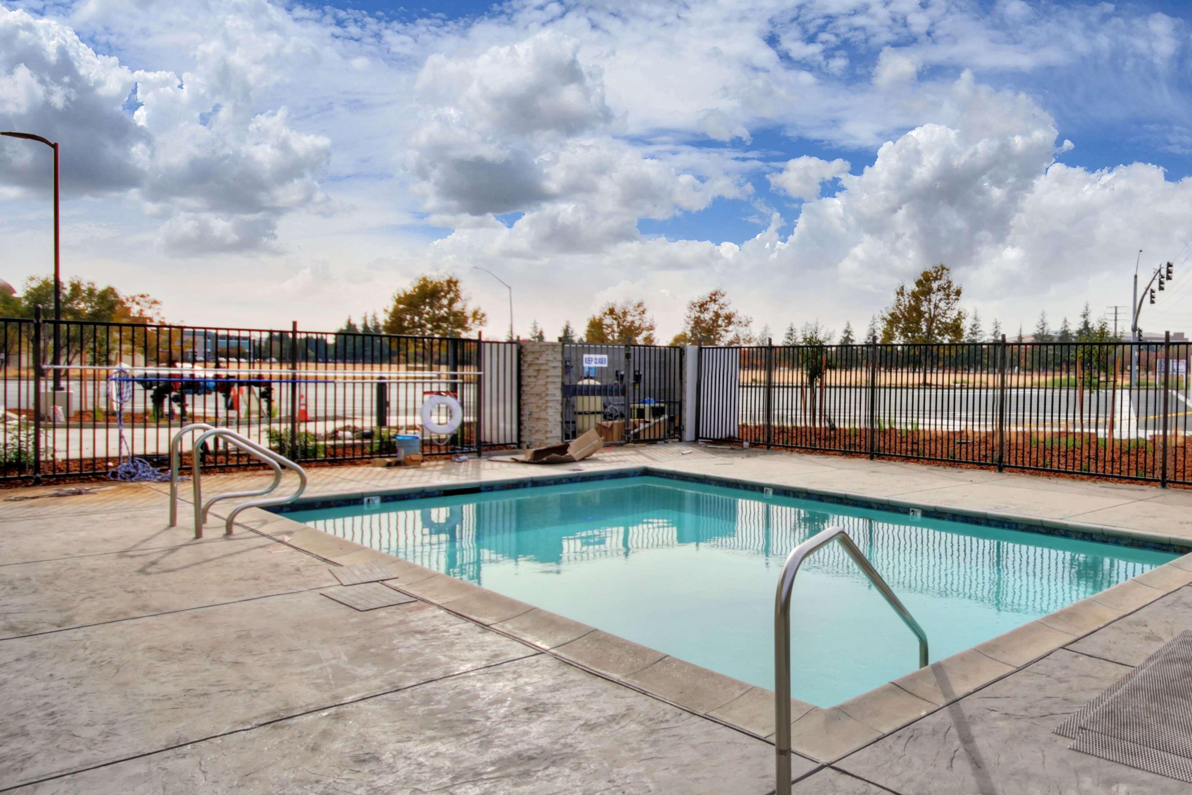 Отель Wyndham Garden Sacramento Airport Natomas Экстерьер фото